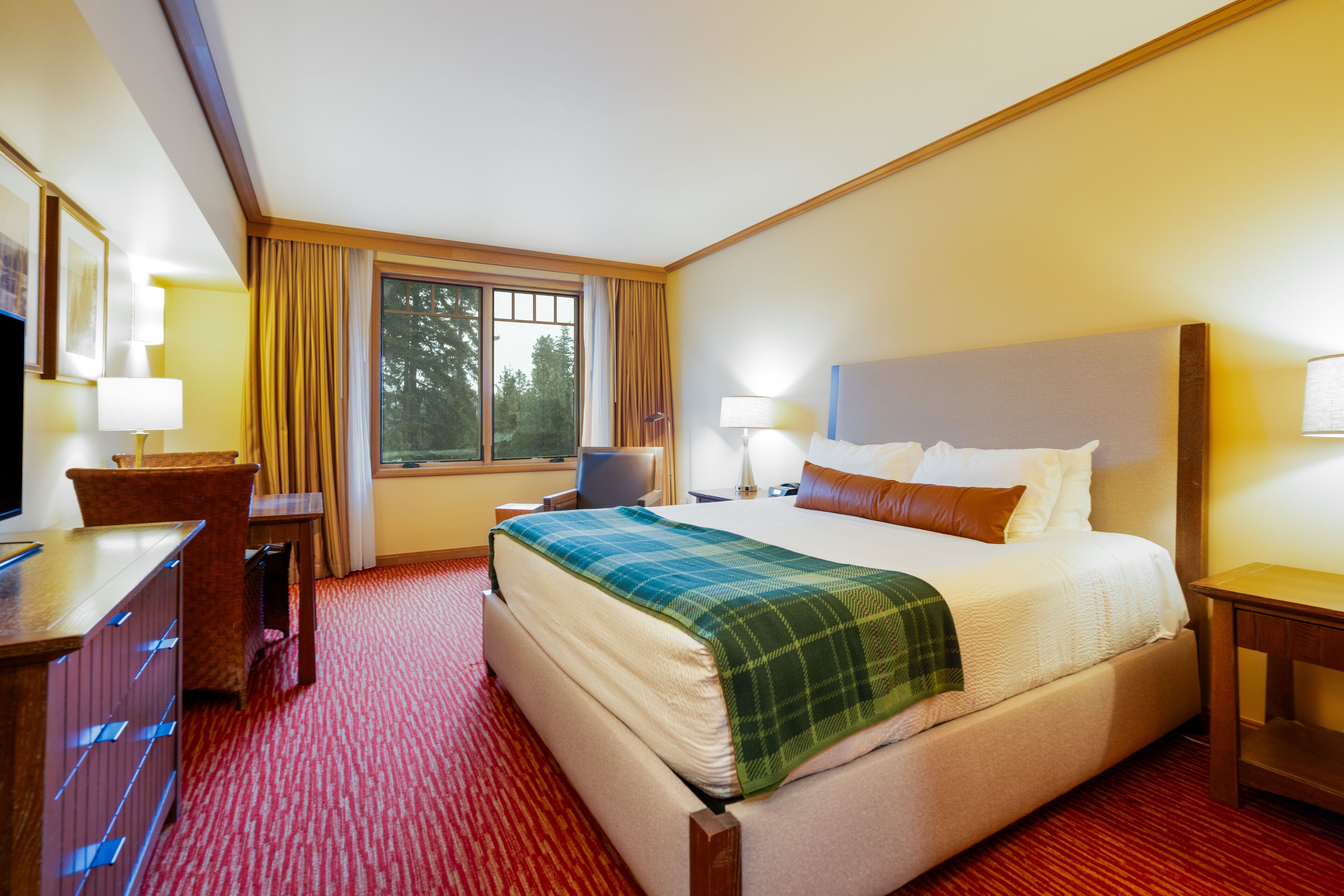 1 Schlafzimmer, Zimmersafe, Schreibtisch, Bügeleisen/Bügelbrett