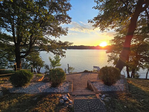 Perfect retreat for a family summer getaway on the Alexandria chain of lakes!!