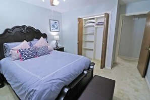 3 bedrooms - Mid-Town Mansion Off Lamy Ln-3BR/2BA 2015sq ft
(Monroe)