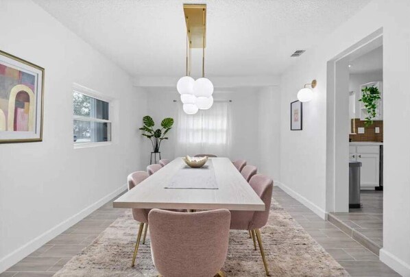 Dining - Casa Groovy - Next to Universal (Orlando)