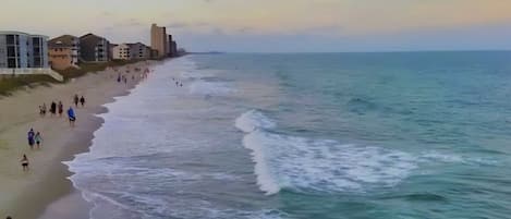 Beach nearby, sun loungers, beach towels
