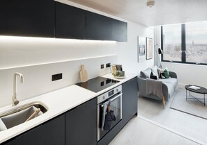 Fridge, microwave, oven, stovetop - Duplex | Balcony+ Free Parking |Central Manchester (Greater Manchester)