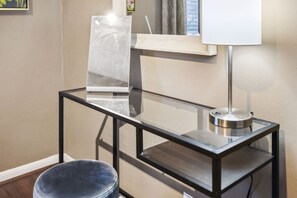 Interior - Triple Delight private complex 10 minutes to Broadway (Nashville)