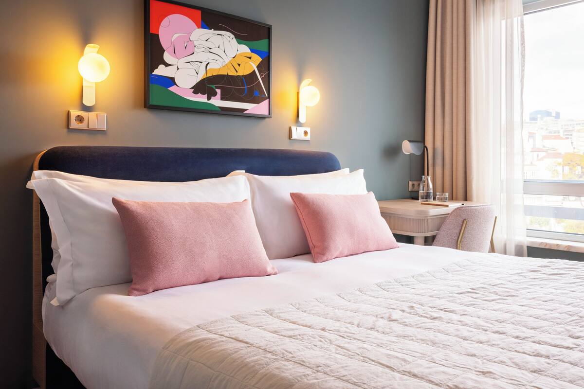 Standard Room | เครื่องนอนระดับพรีเมียม, ตู้นิรภัยในห้องพัก, พื้นที่ทำงานแบบใช้แล็ปท็อป