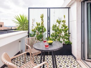 Medium Studio, Kitchenette, Terrace | Terraço/pátio