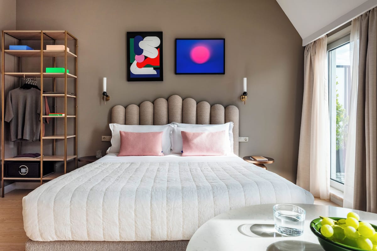 1 bedroom, premium bedding, in-room safe, laptop workspace