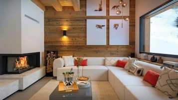 Fernseher, Kamin, Videospiele, Tischfußball