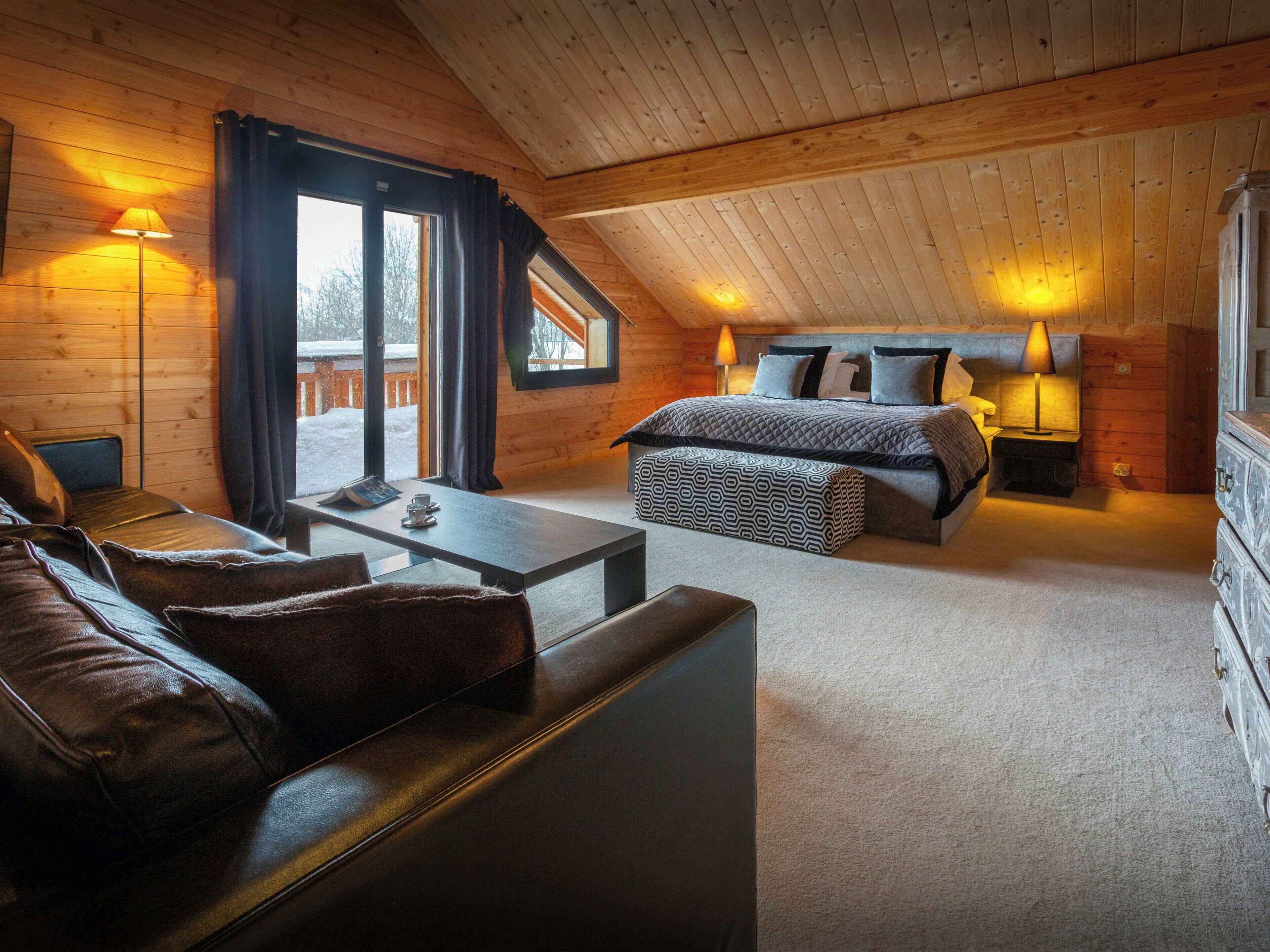 6 slaapkamers, een strijkplank/strijkijzer, wifi, beddengoed