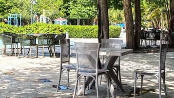 Eenvoudig appartement | Buiten dineren