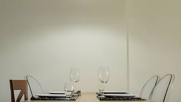 Basic Apartment | Dining