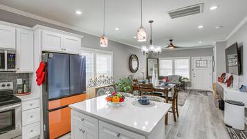 Coffee/tea maker, fridge, microwave, stovetop