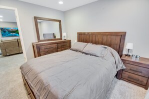 4 bedrooms, iron/ironing board, WiFi, bed sheets