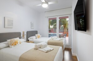 2 slaapkamers, een strijkplank/strijkijzer, reisbedje, gratis wifi