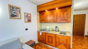 Fridge, stovetop, coffee/tea maker, cookware/dishes/utensils