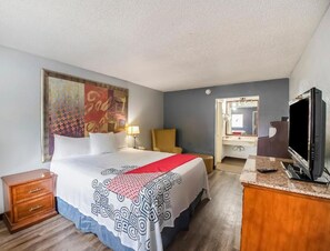 尊荣客房, 1 张特大床 | 办公桌、免费 WiFi、床单