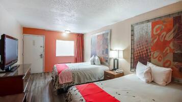 Escritorio, wifi gratis y ropa de cama