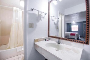 Premium Room, 1 King Bed | Bathroom