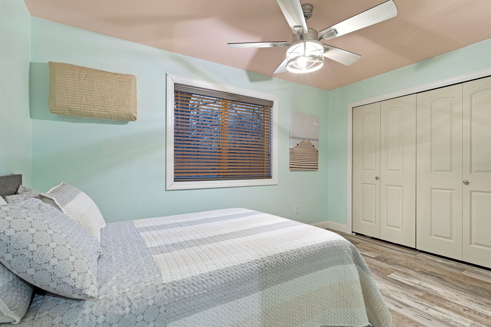 2 makuuhuonetta, silitysrauta/-lauta, Wi-Fi, vuodevaatteet