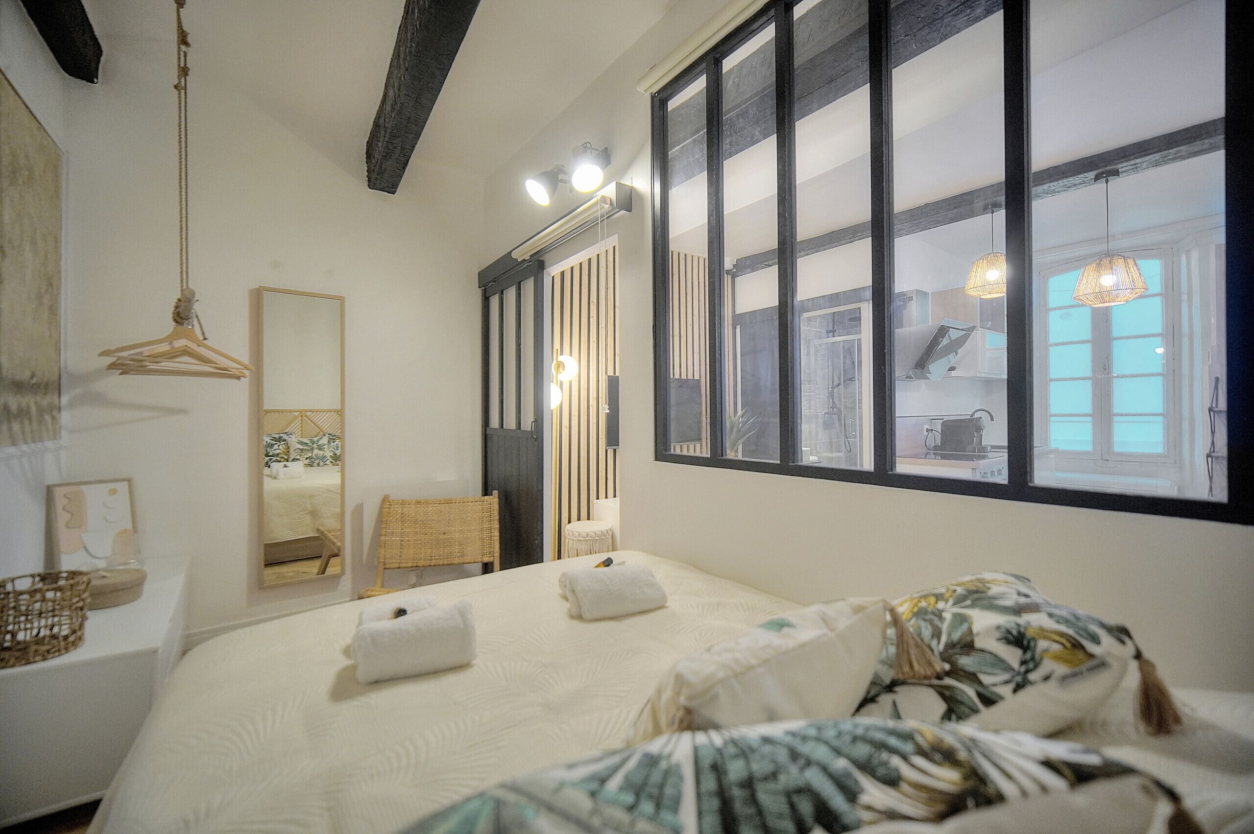 1 chambre, fer et planche à repasser, accès au Wi-Fi (inclus)