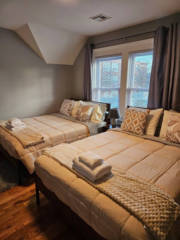 3 chambres, fer et planche à repasser, Wi-Fi, literie fournie