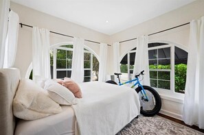 3 Schlafzimmer, Schreibtisch, Bügeleisen/Bügelbrett, kostenloses WLAN