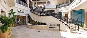 3/2 Ocean Breeze Escape Located on Palm Beach Island