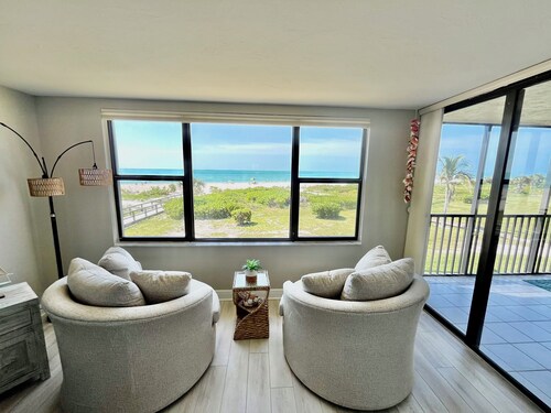 LOGGERHEAD CAY 502🐬Direct Gulf Front
🏖️Sanibel Escape🏝️Queen & Twin in spare Room