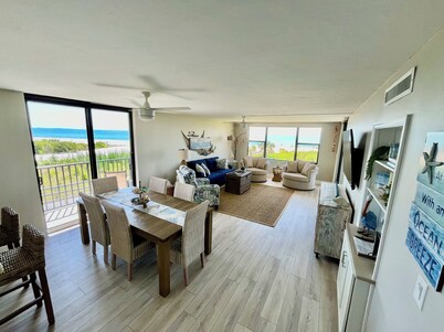 LOGGERHEAD CAY 502🐬Direct Gulf Front
🏖️Sanibel Escape🏝️Queen & Twin in spare Room