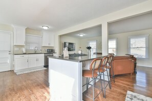 Private kitchen - Located in East Cobb near Battery and East Cobb Sports Complex and near city. (Marietta)