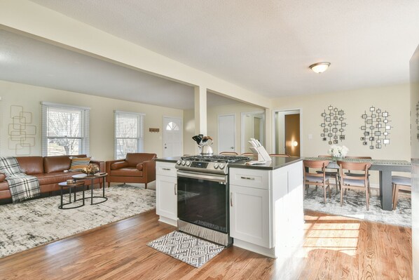 Private kitchen - Located in East Cobb near Battery and East Cobb Sports Complex and near city. (Marietta)