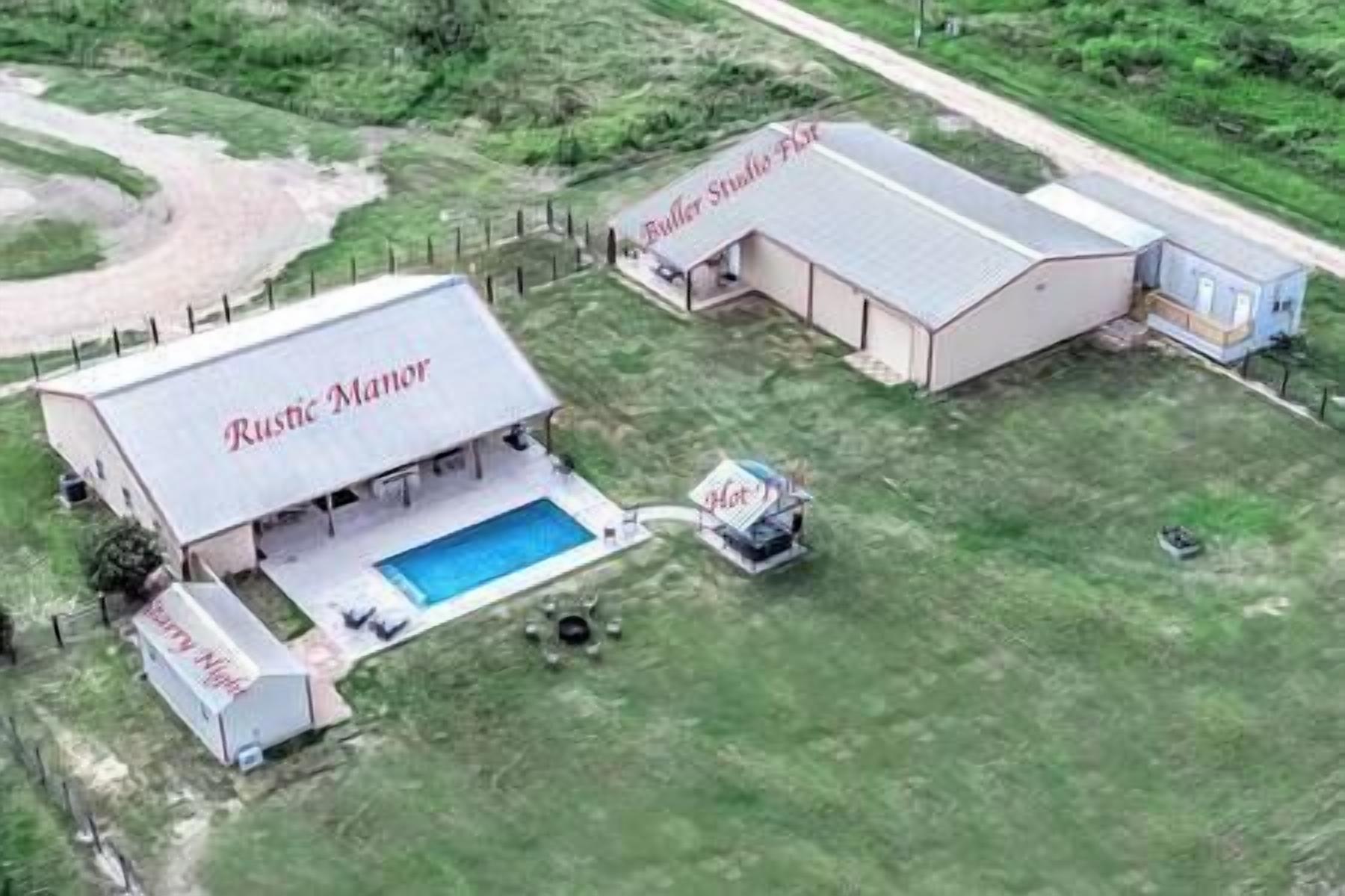 We Have Power & a Pool!  Buller Studio Flat, Rustic Manor & Starry Nite