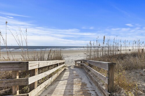 Contemporary Seascape Villa, Popular Kiawah West Beach, 1BR, Steps to Beach!