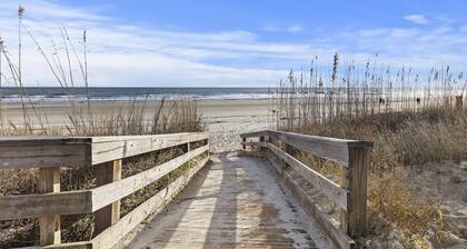 Contemporary Seascape Villa, Popular Kiawah West Beach, 1BR, Steps to Beach!