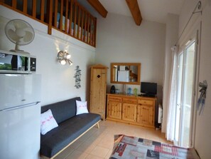 Living area - Holiday house for 4 persons, residence LES MARINES, at only 250m from the sea of Portiagnes plage (PORTIRAGNES)