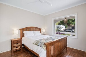 3 bedrooms, iron/ironing board, free WiFi, bed sheets - Great Reviews/Location! Near The Harbor & Shops (Ventura)