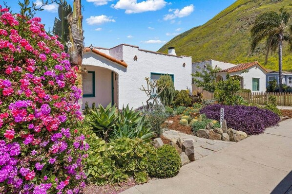 Exterior - Great Reviews/Location! Near The Harbor & Shops (Ventura)