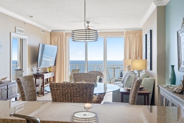 Dining - Gorgeous Beach Front Condo! Pool and Hot Tub! Large Balcony with Beach Service* (Panama City Beach)
