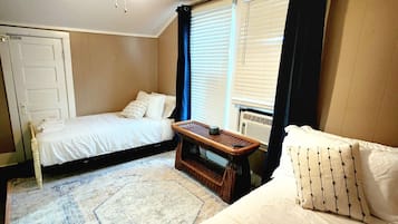 6 bedrooms, desk, WiFi, bed sheets