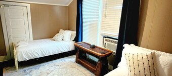 Spacious 6-Bedroom Retreat in Central Lafayette, Perfect for Groups & Families