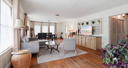 Home Away From Home-4 BR Lafayette Stay in the Heart of Town