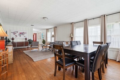 Home Away From Home-4 BR Lafayette Stay in the Heart of Town