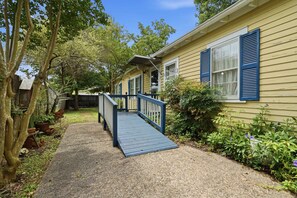 Property grounds - Home Away From Home-4 BR Lafayette Stay in the Heart of Town (Lafayette)