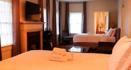 Home Away From Home-4âŻBR Lafayette Stay in the Heart of Town