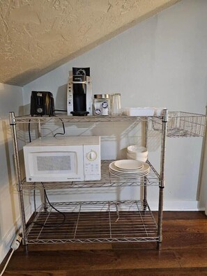 Interior - Downtown Lafayette Studio - Modern Comforts (Lafayette)