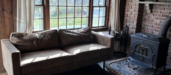 Lakefront Cabin Style Oasis 