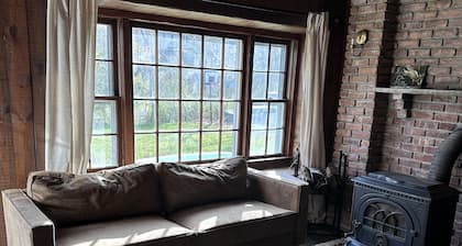 Lakefront Cabin Style Oasis