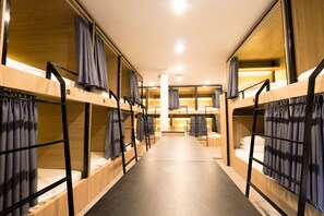 Ropa de cama hipoalergénica, minibar y cortinas blackout