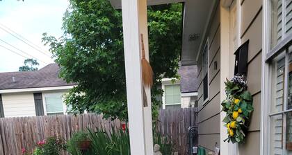 Mid-City/LSU Cottage close to everthing