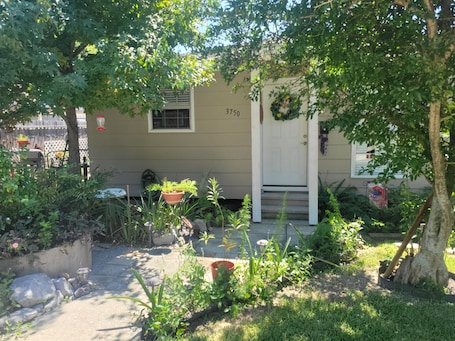 Exterior. Mid-City/LSU Cottage close to everthing