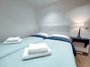 3 slaapkamers, een strijkplank/strijkijzer, wifi, beddengoed